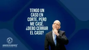 Tengo un caso en corte, pero me casé. ¿Debo cerrar el caso?